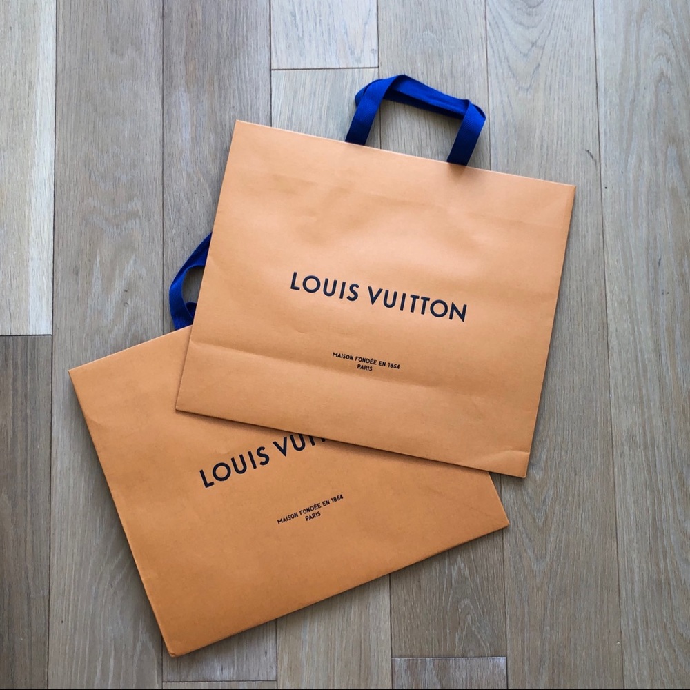 🔥Louis Vuitton medium gift/shopping bag🔥